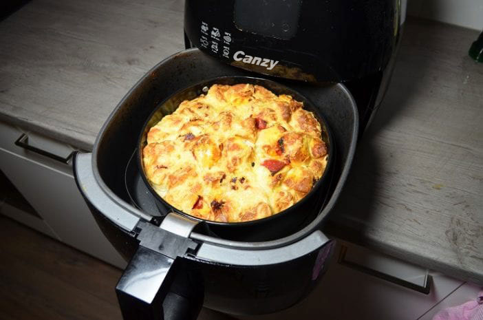 làm-bánh-pizza-bằng-nồi-chiên-không-dầu-canzy-canzymiennam.vn