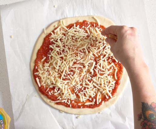 Làm bánh Pizza bằng nồi chiên không dầu canzy